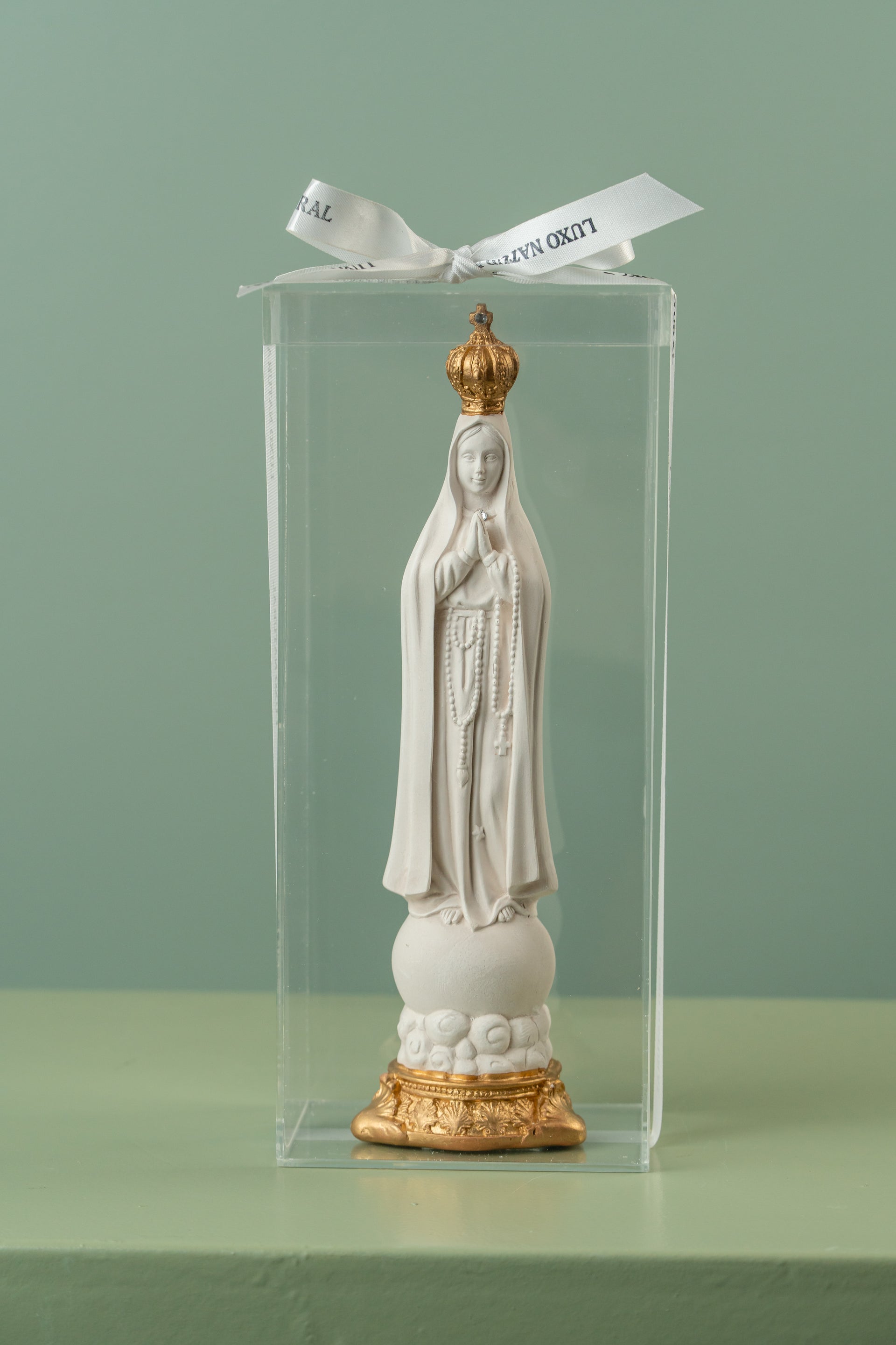 Nossa Senhora de Fátima em Caixa de Acrílico — Imagem Sacra Premium | Luxo Natural