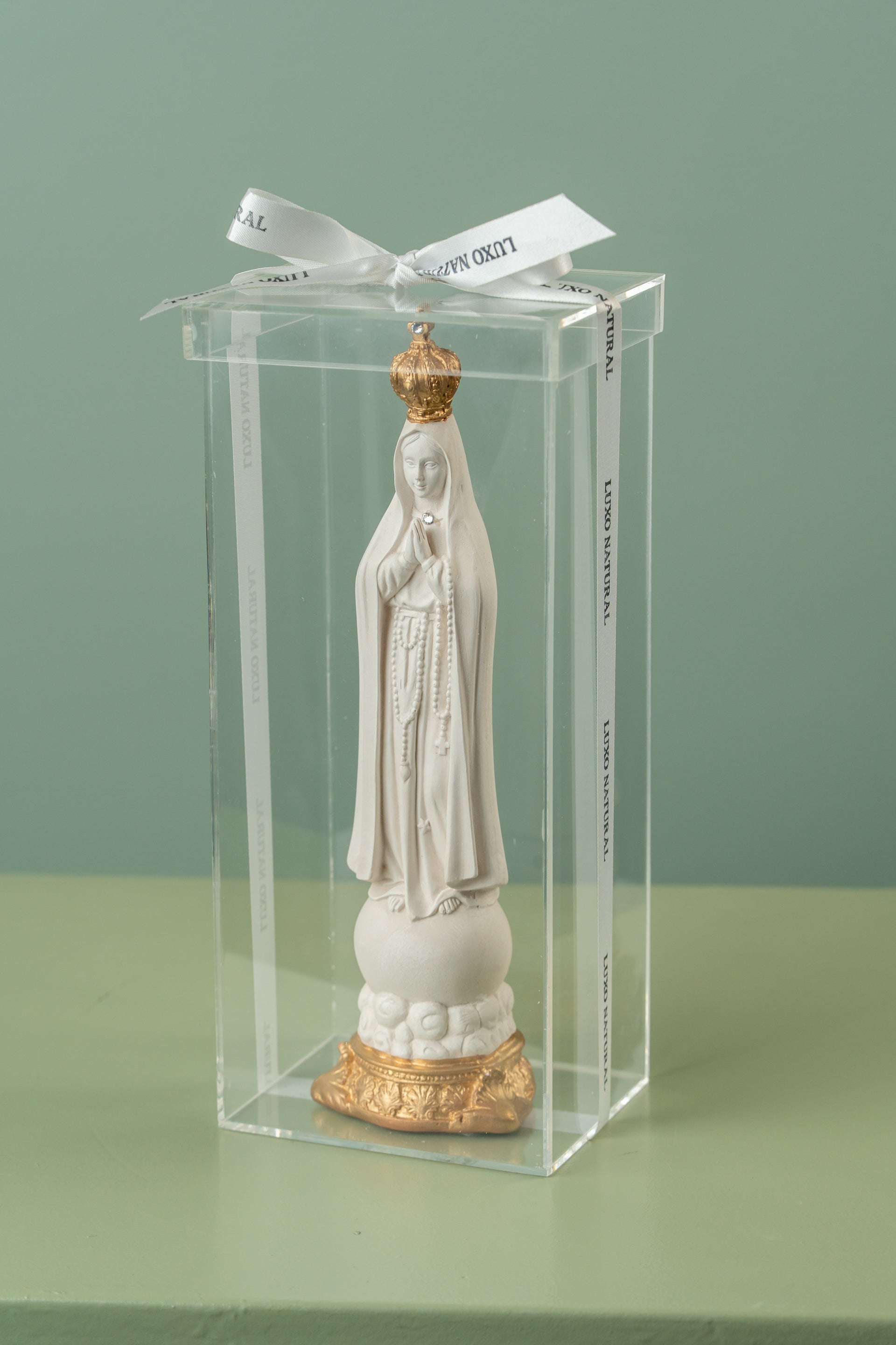 Nossa Senhora de Fátima em Caixa de Acrílico — Imagem Sacra Premium | Luxo Natural