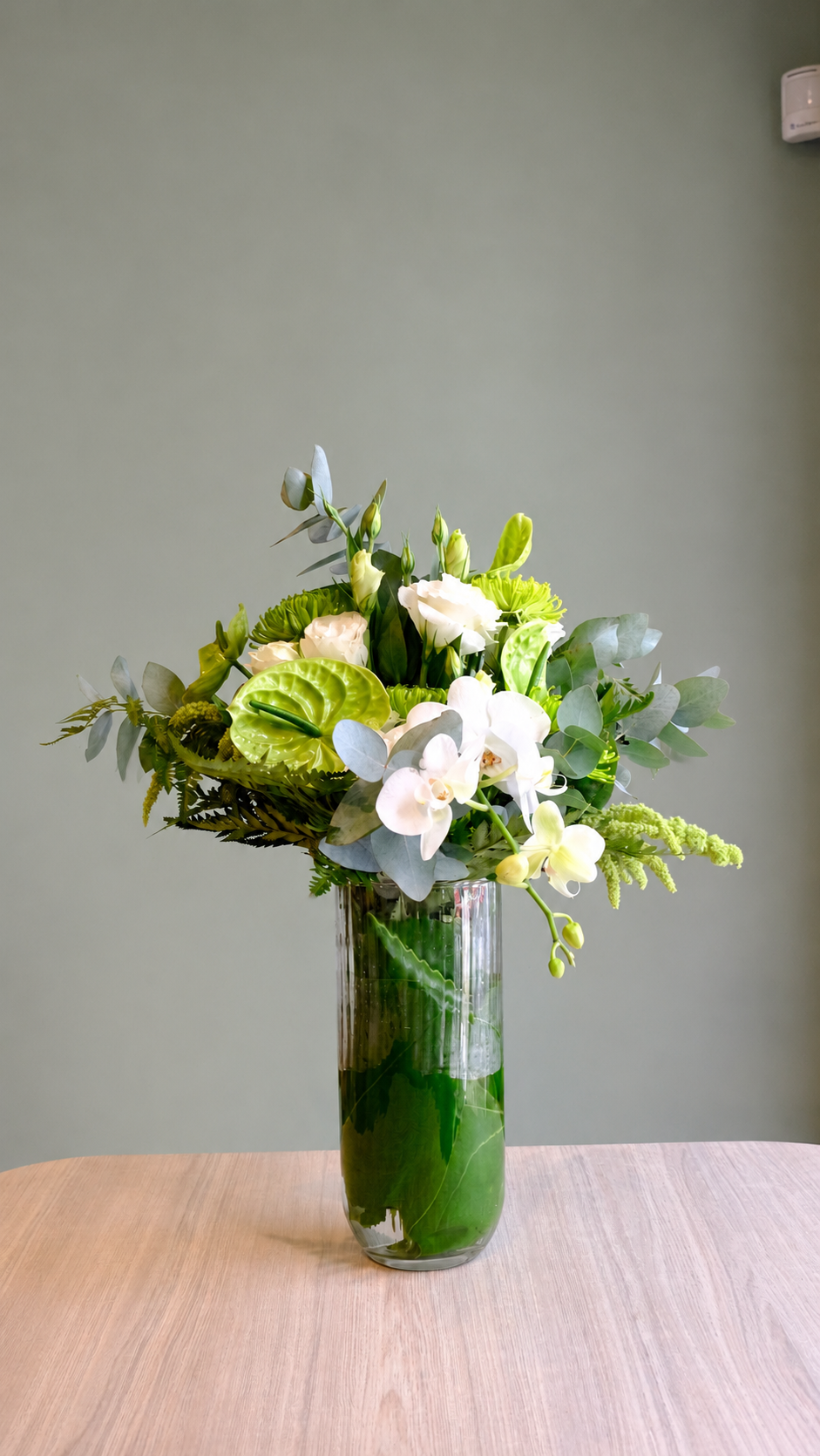 Vaso Canelado de Flores - Artsy