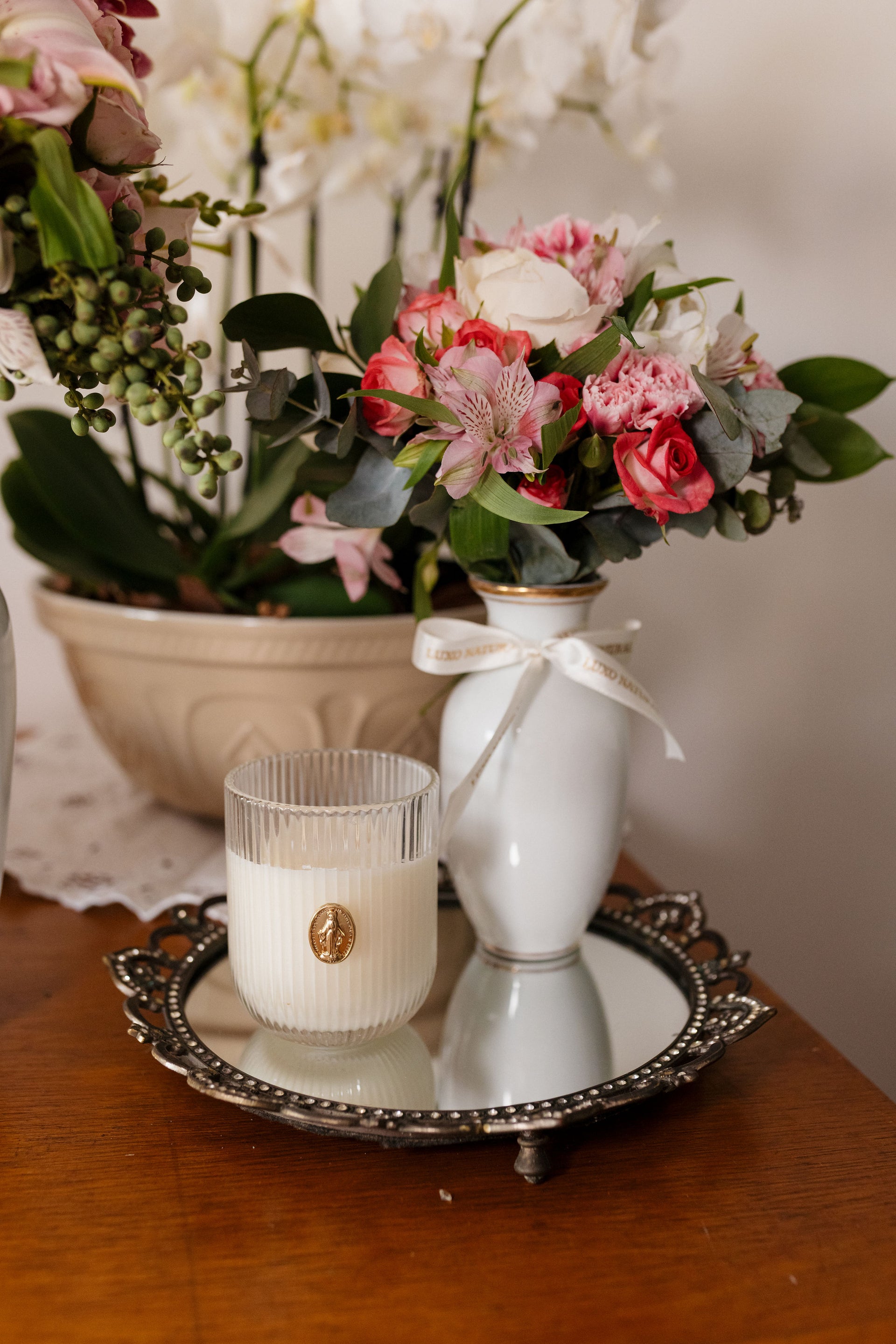 Vela Perfumada Copo Canelado Medalha Milagrosa — Lançamento Dia das Mães | Luxo Natural