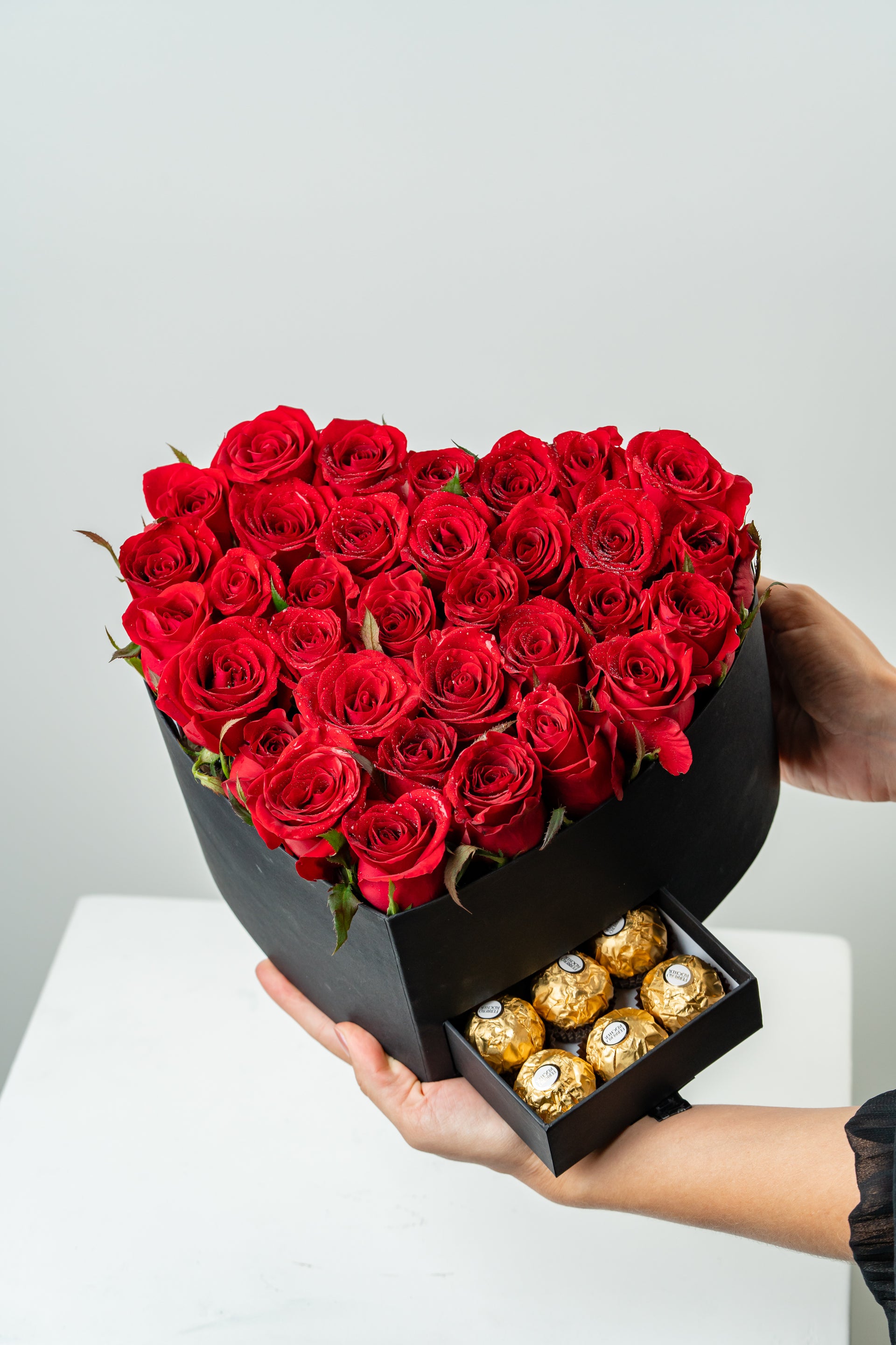 Love Box — Box Coração com Rosas e Chocolates | Luxo Natural