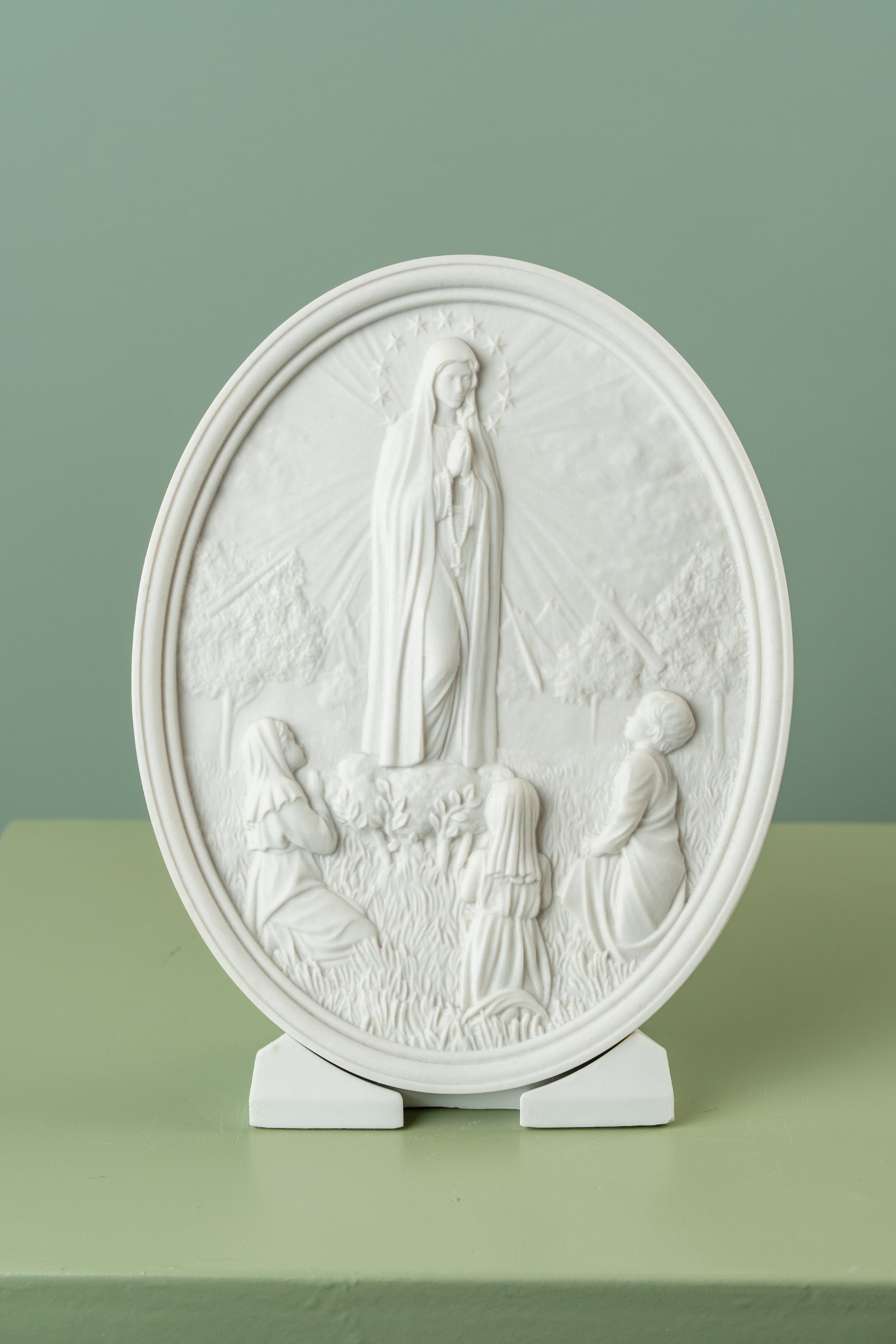 Placa Nossa Senhora de Fátima — Redonda em pó de mármore com Relevo | Luxo Natural