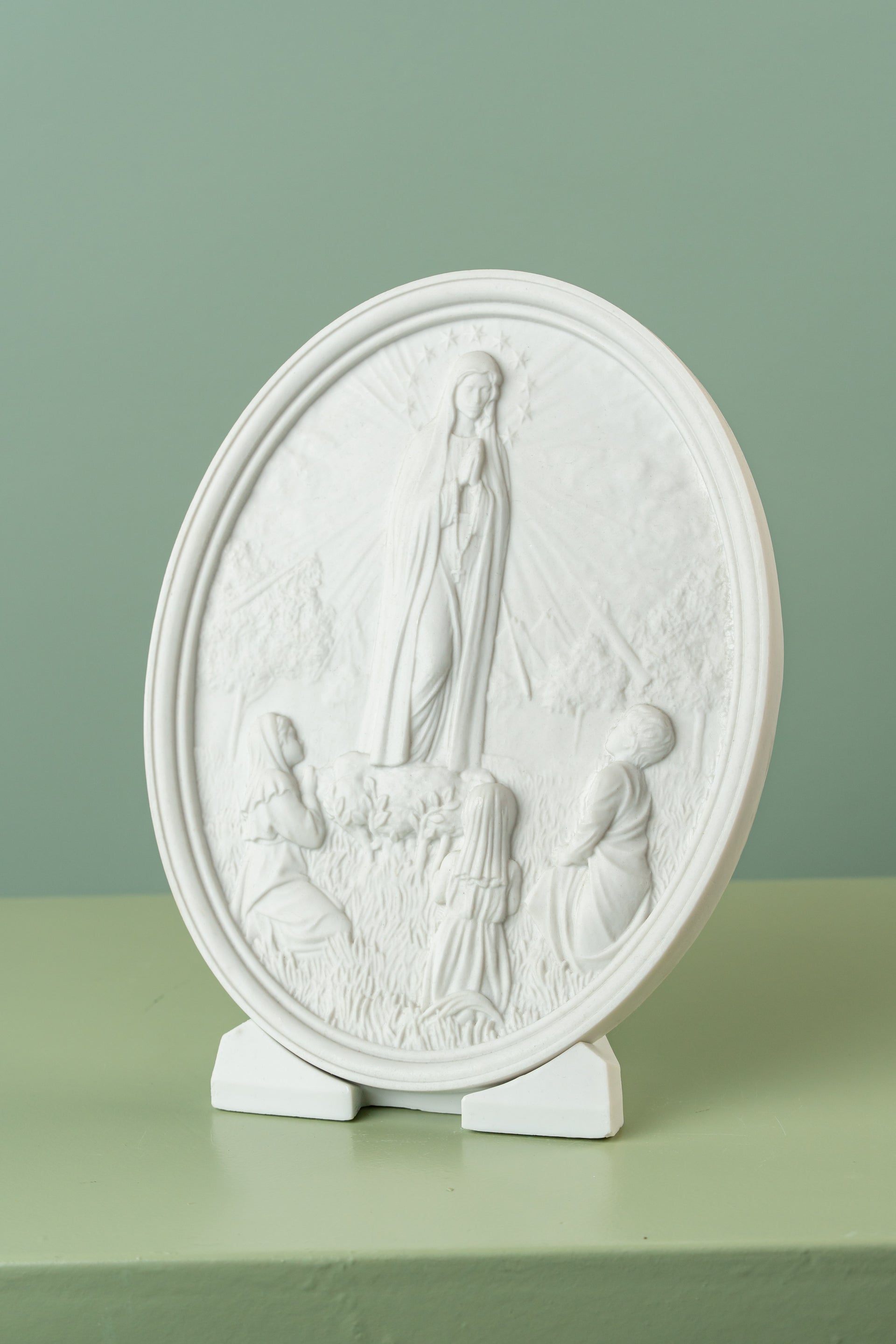 Placa Nossa Senhora de Fátima — Redonda em pó de mármore com Relevo | Luxo Natural