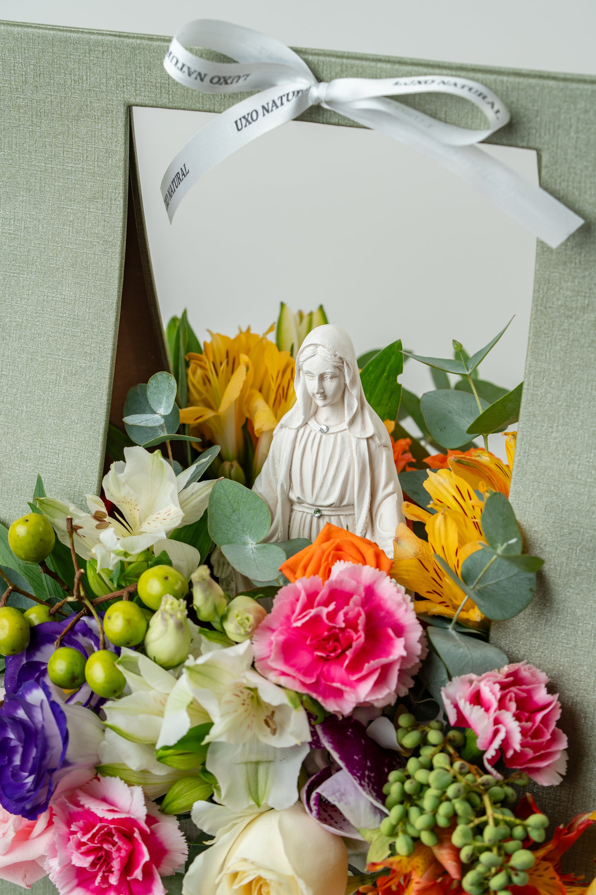 Sacola Ruby Linho com Flores e Imagem Sacra